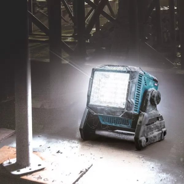 Aku LED svítílna Makita ML005G XGT 40V