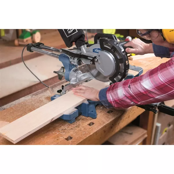 Pokosová pila s potahem a laserem Scheppach HM 216, 2x kotouč