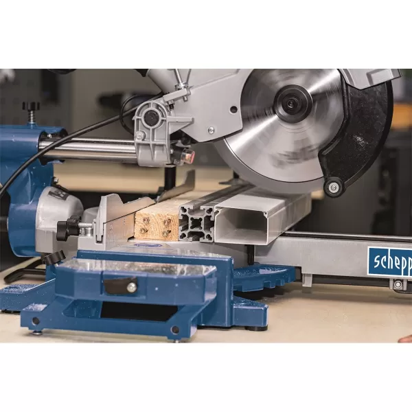 Pokosová pila dvourychlostní Scheppach HM 90 MP s potahem a laserem