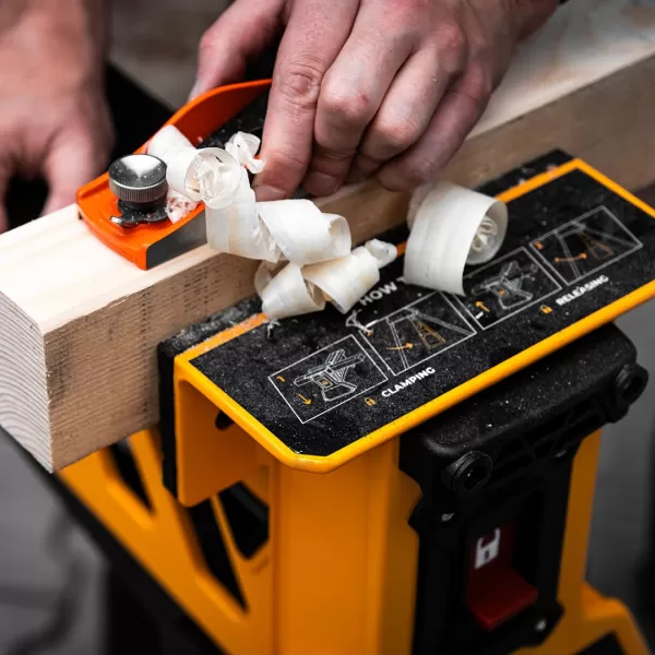 Přenosný stojanový svěrák STRONGBOLD S1