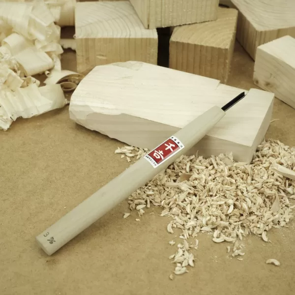 Japonské řezbářské mini-dláto SENKICHI s V čepelí - 3 mm