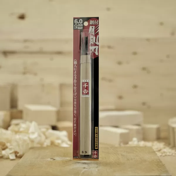 Japonské řezbářské mini-dláto SENKICHI s V čepelí - 6 mm