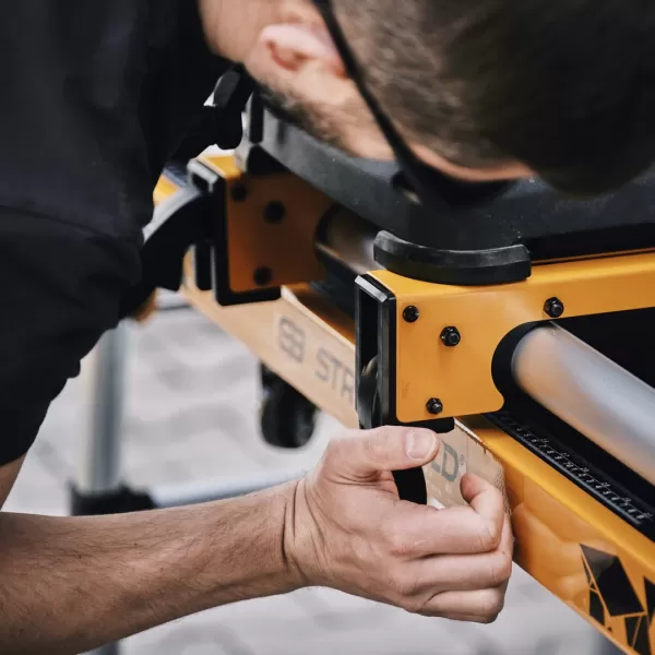 Stojan STRONGBOLD StrongRail B920 pro pokosovou pilu