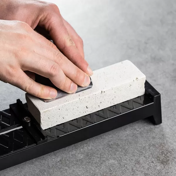 Přírodní malý brusný vodní kámen typ Amakusa - zrnitost 500 až 700