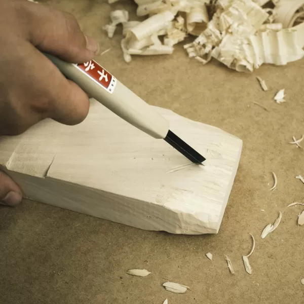 Japonské řezbářské mini-dláto SENKICHI s V čepelí - 6 mm