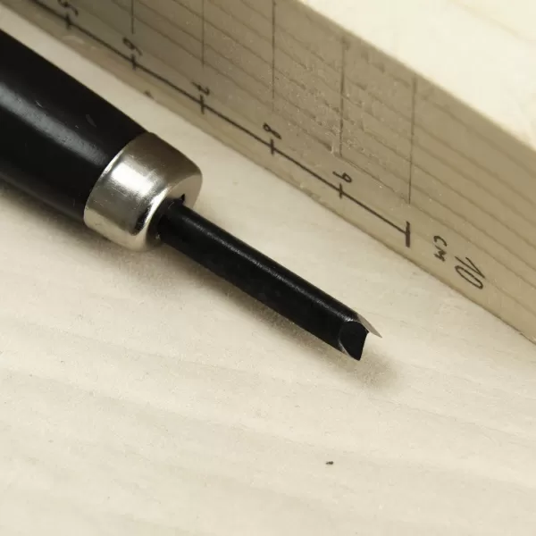 Japonské řezbářské mini-dláto SAKURA Nihon s V čepelí - 3 mm