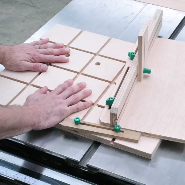 Nastavitelná lišta do vodící kolejnice MICROJIG ZEROPLAY 360 SLED se šrouby do rybinových drážek