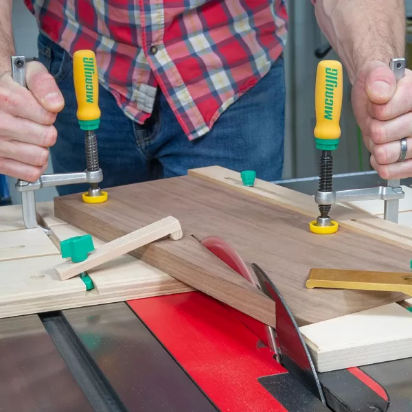 Nastavitelná lišta do vodící kolejnice MICROJIG ZEROPLAY 360 SLED se šrouby do rybinových drážek