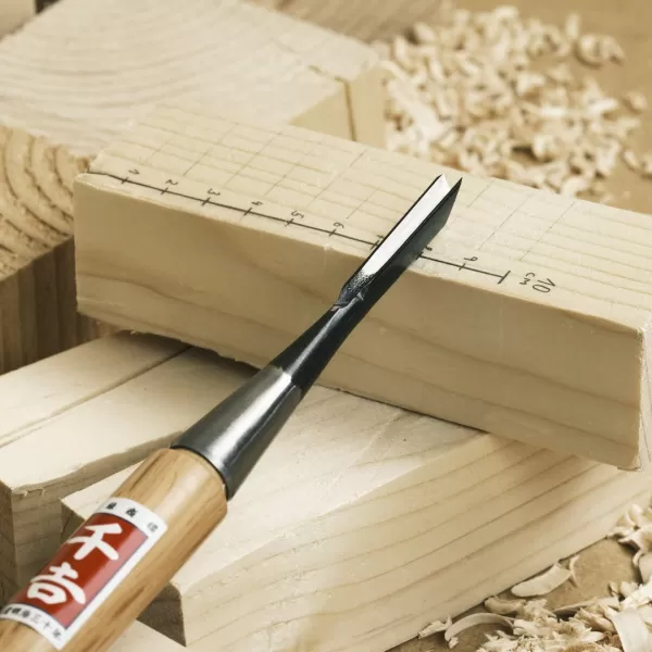 Japonské řezbářské dláto SENKICHI s V čepelí - 6 mm