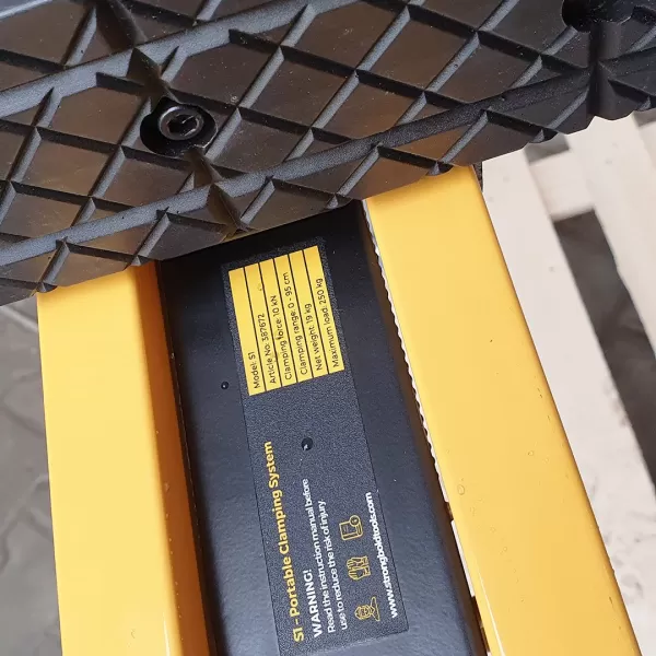 Přenosný stojanový svěrák STRONGBOLD S1