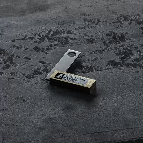 Nerezový mini úhelník SHINWA s robustní mosaznou základnou - 45 mm