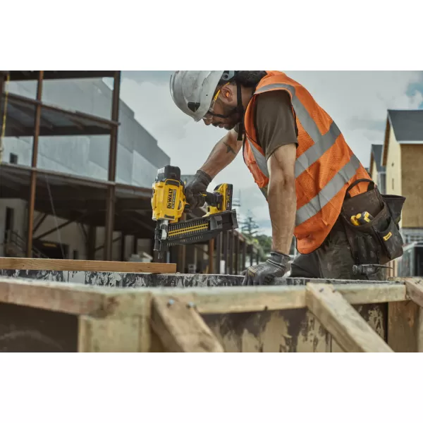 Aku hřebíkovačka na bednění DeWalt DCN910N, 18V