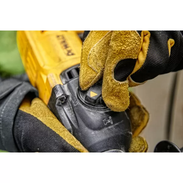 Kladivo vrtací Dewalt D25033 710 W, 2,0J, 2,5 kg