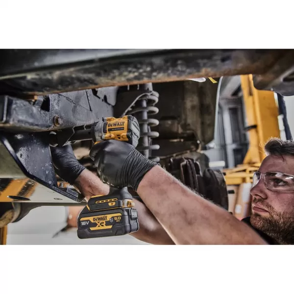 Aku rázový utahovák DeWALT DCF921N, solo, 18V