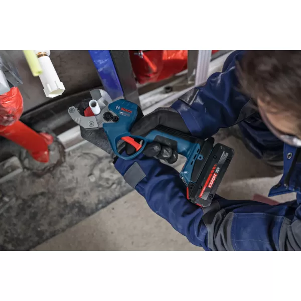 Aku nůžky na plastové trubky Bosch GPC 18V-32P Professional + L-Boxx