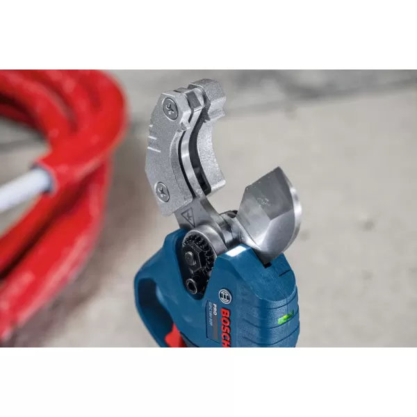 Aku nůžky na plastové trubky Bosch GPC 18V-32P Professional