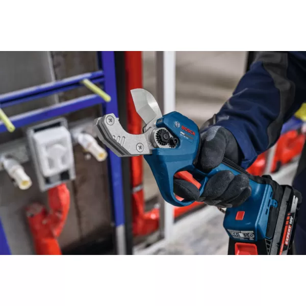 Aku nůžky na plastové trubky Bosch GPC 18V-32P Professional
