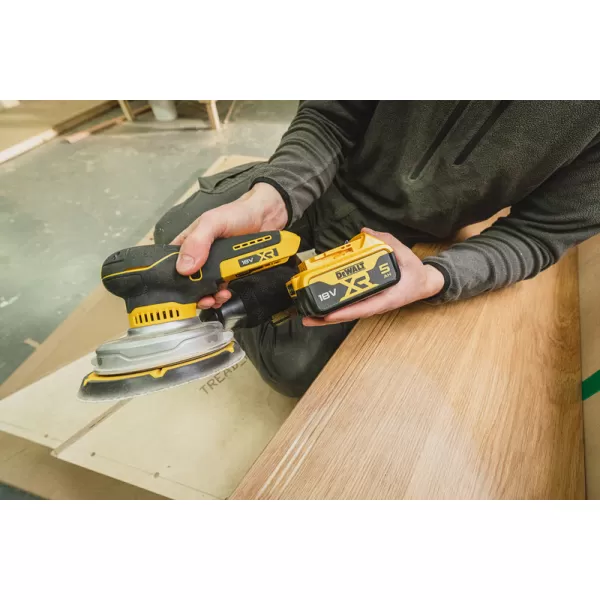 Aku excentrická bruska DeWALT DCW230N, 150 mm, bez akumulátorů
