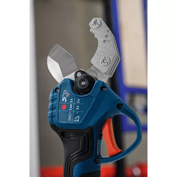 Aku nůžky na plastové trubky Bosch GPC 18V-32P Professional + L-Boxx
