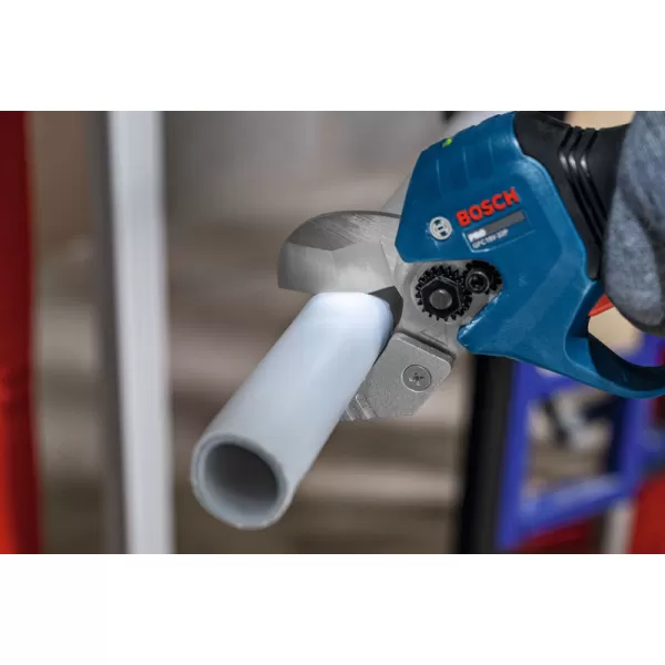 Aku nůžky na plastové trubky Bosch GPC 18V-32P Professional