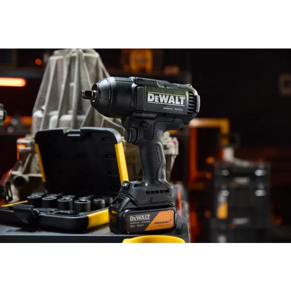 Aku rázový utahovák s vysokým momentem DeWALT DCF99MP2T McLaren - 2 x 5 ah