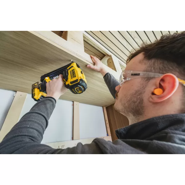 Aku dokončovací hřebíkovačka DeWALT DCN210SD2, TSTAK, 2x2,0Ah