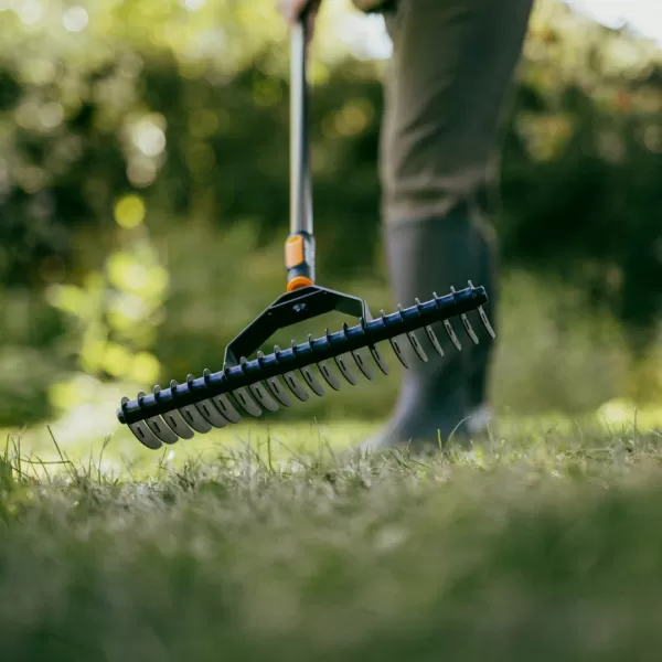Hrábě provzdušňovací Fiskars OneClick