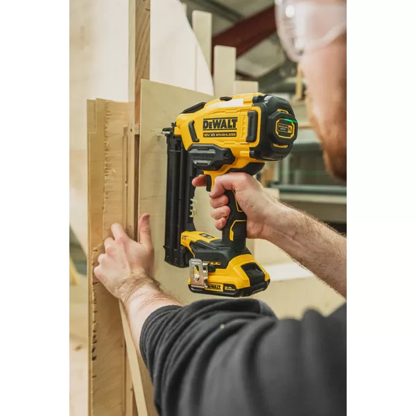 Aku dokončovací hřebíkovačka DeWALT DCN210SNT, TSTAK solo