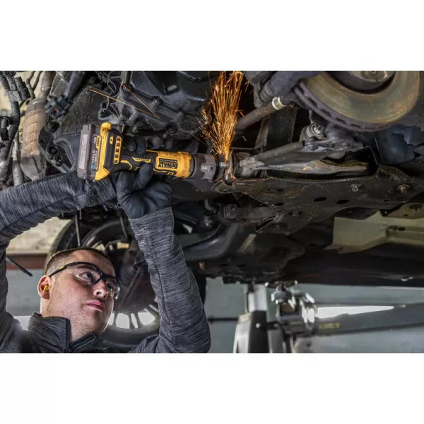 Aku přímá řezačka Dewalt DCG430E2T, 2x1,7Ah