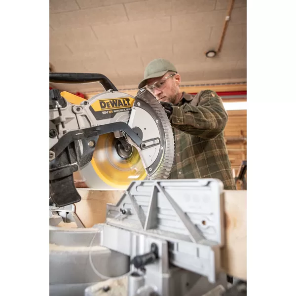 Aku pokosová pila DeWALT DCS782N, 18V, 305 mm