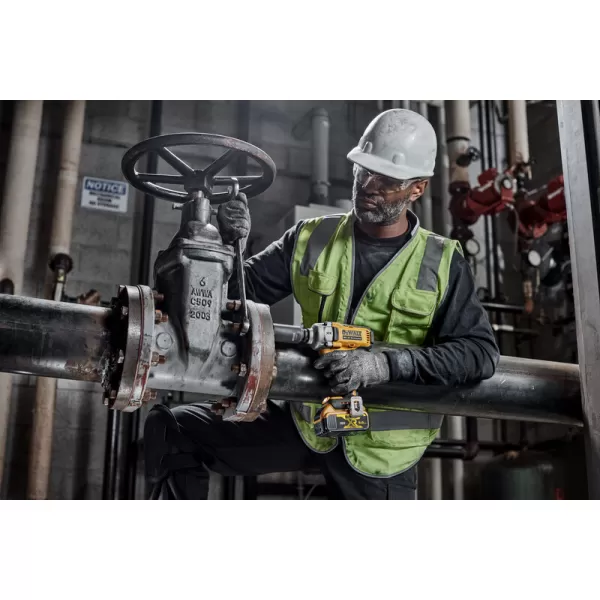 Aku rázový utahovák Dewalt DCF892P2T 18V 1/2" s pojistnou kuličkou, solo,v kufru