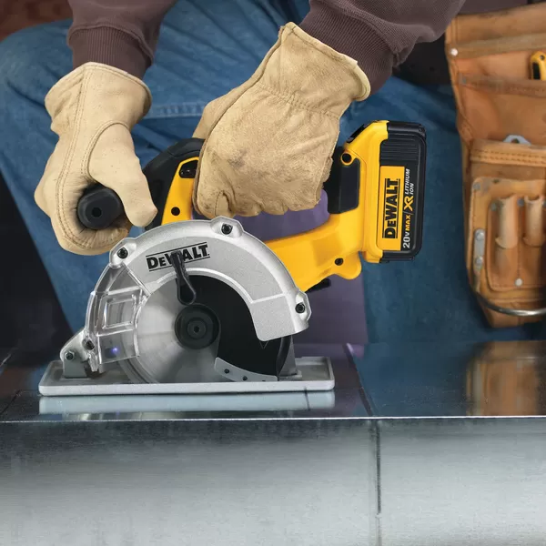 Aku kotoučová pila DeWALT DCS373NT, 18V - solo