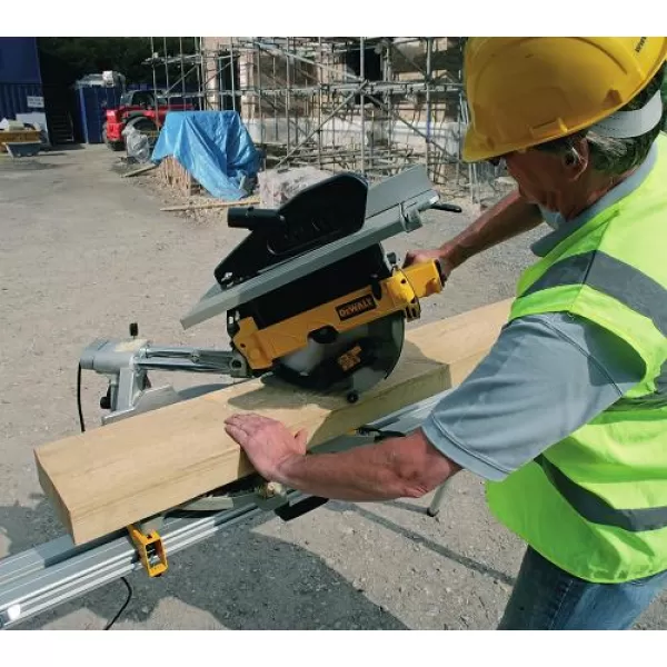 Pokosová pila DeWALT D27112, 1 600 W 305 mm