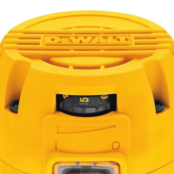Fréza ohraňovací pěstní DeWALT D26200, 900 W
