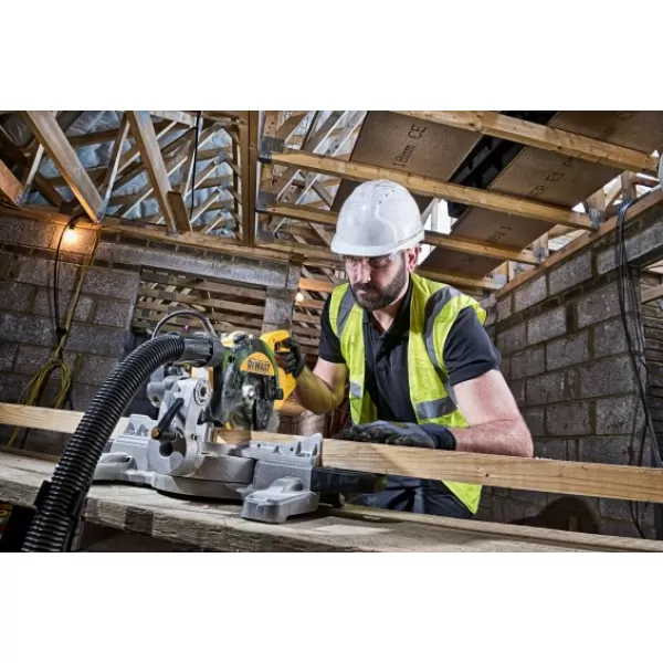 Pokosová pila DeWALT DWS774, 1 400 W 216 mm