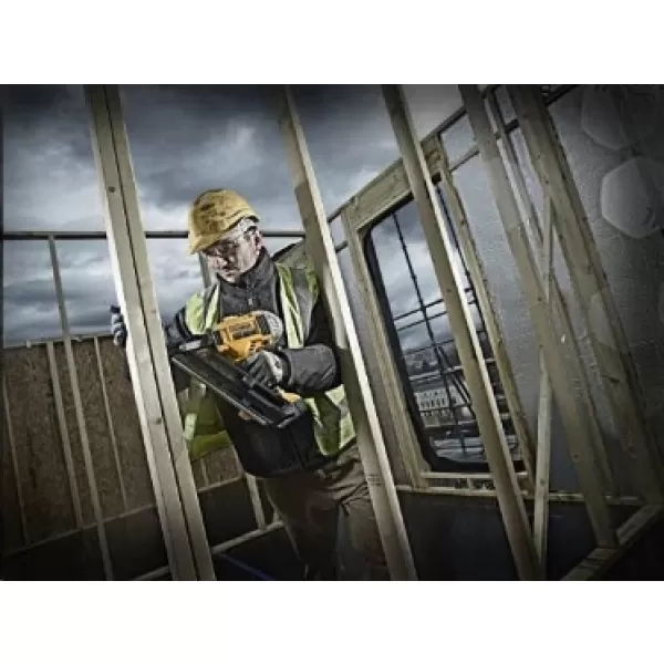 Aku hřebíkovačka DeWALT 18V XR, 2x aku Li-Ion / 2,0 Ah DCN660D2