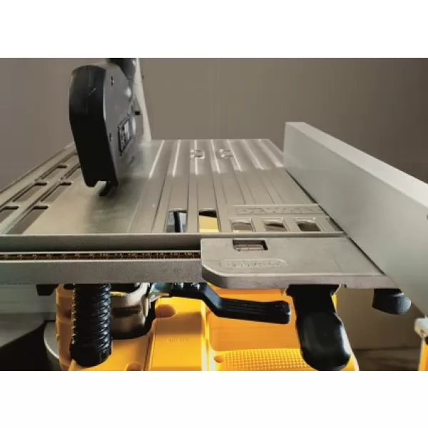 Pokosová pila DeWALT D27113, 1 600 W 305 mm