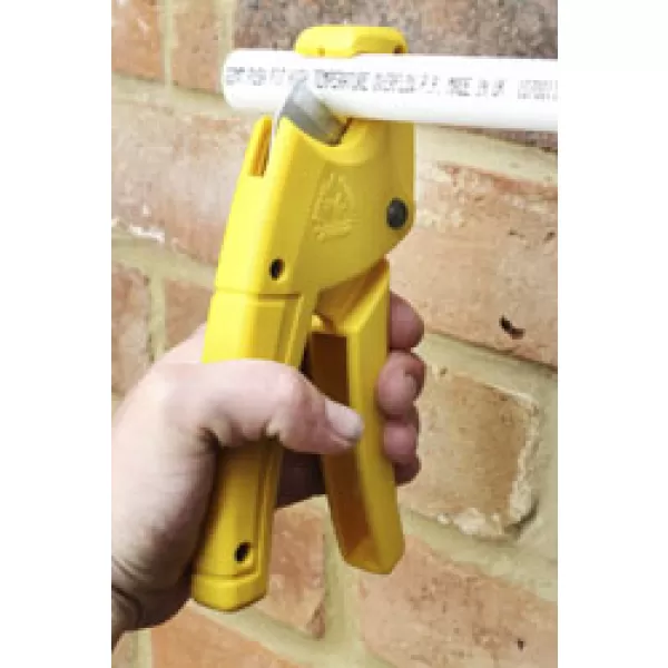 Řezačka na plastové trubky Stanley 0-70-450