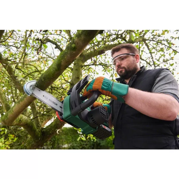 Aku řetězová pila Bosch UniversalChain 18 SOLO 06008B8001