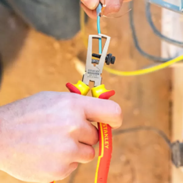 Odizolovávací kleště Stanley VDE 1000V 170mm 0-84-010