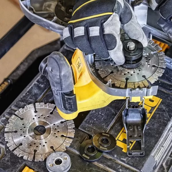 Aku drážkovačka Dewalt DCG200NT solo