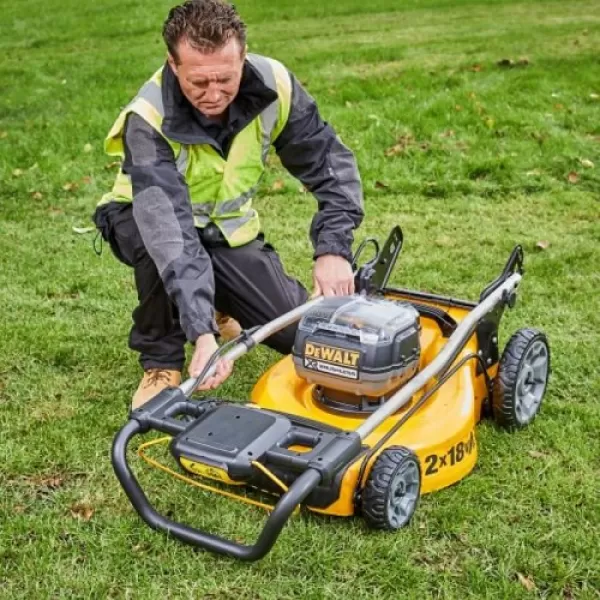 Aku sekačka na trávu Dewalt DCMW564N - solo