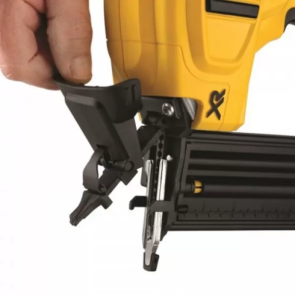 Aku hřebíkovačka bezuhlíková dokončovací Dewalt DCN680D2 2x2Ah18V