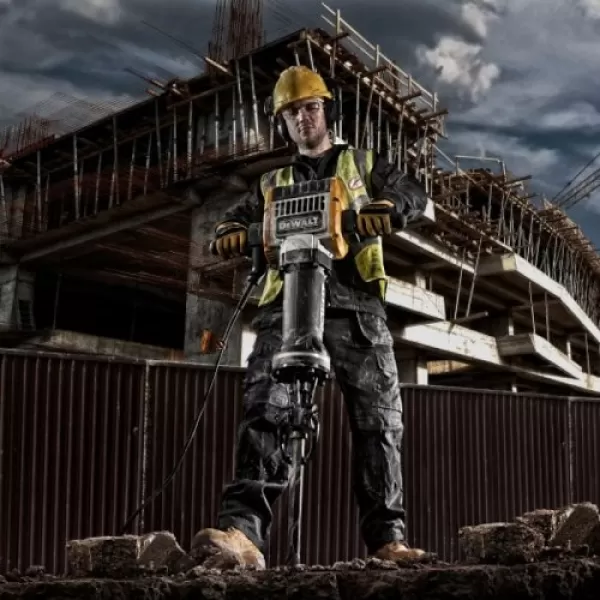 Kladivo bourací DeWalt D25981 28mm HEX,2100W, 52 J, 31 včetně přepravního vozíku a špičatého sekáče