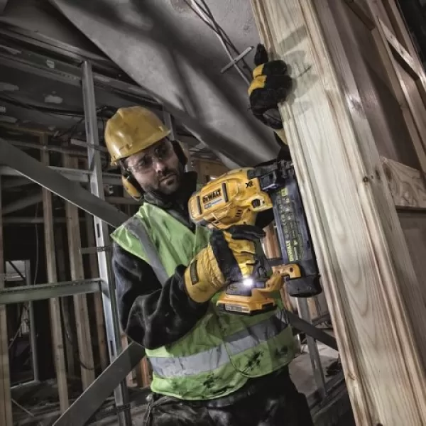 Aku hřebíkovačka bezuhlíková dokončovací Dewalt DCN680D2 2x2Ah18V
