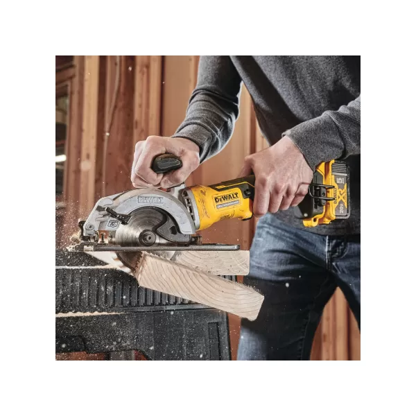Aku okružní pila na kov Dewalt DCS571NT, 115mm solo