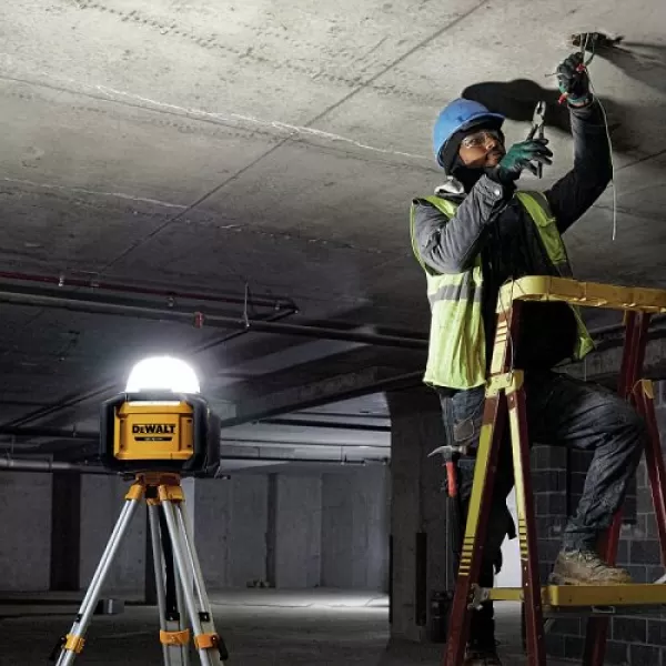 Aku pracovní světlo 360° 18V solo Dewalt DCL074