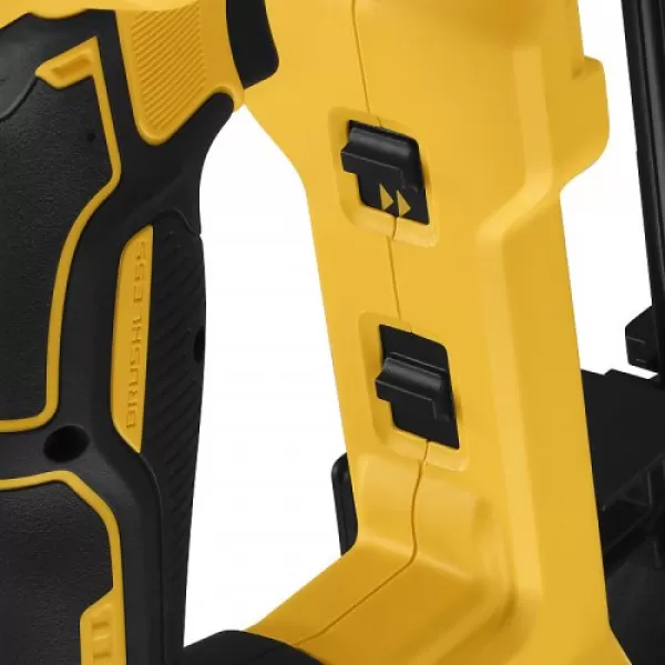 Aku sponkovačka DeWalt DCFS950P2 na ploty 18V 2x5 Ah