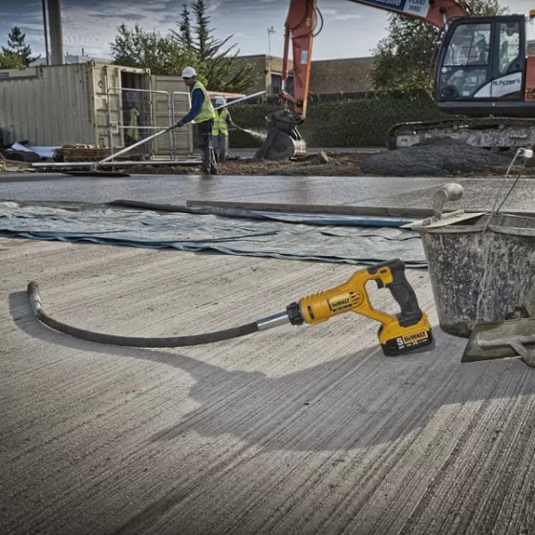 Aku ponorný vibrátor do betonu Dewalt DCE531N