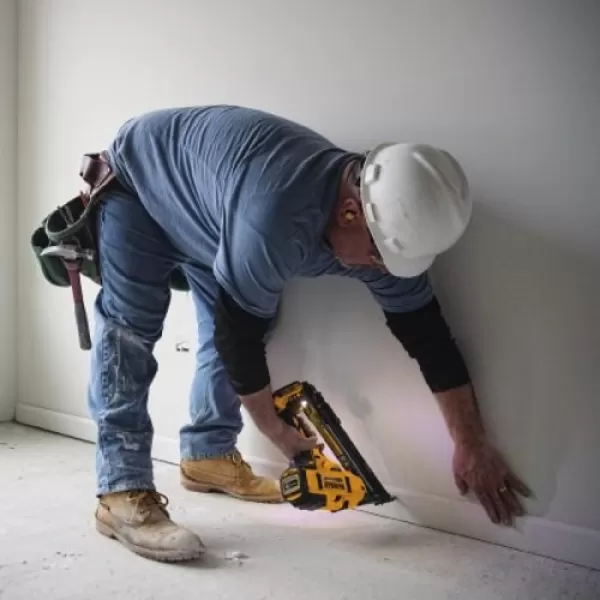 Aku hřebíkovačka DeWalt DCN650P2, 18 V, dokončovací, 2x5,0Ah